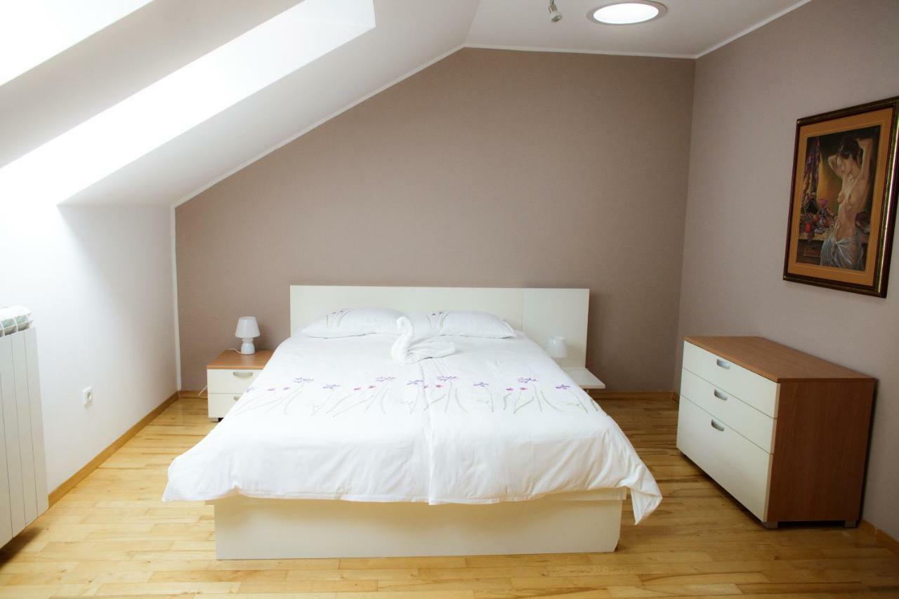 Hisa Krivopeta Apartment โคบาริด ภายนอก รูปภาพ