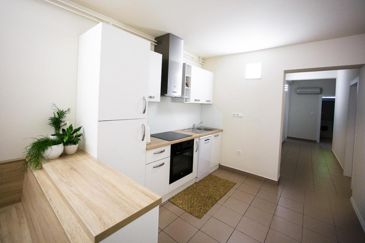 Hisa Krivopeta Apartment โคบาริด ภายนอก รูปภาพ